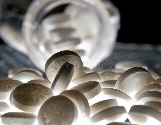 四种高嘌呤食物尿酸高的人痛风,尿酸高引起的痛风饮食习惯很重要