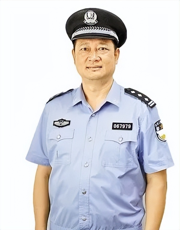 有以前当过军人的明星,16位曾是军人的明星