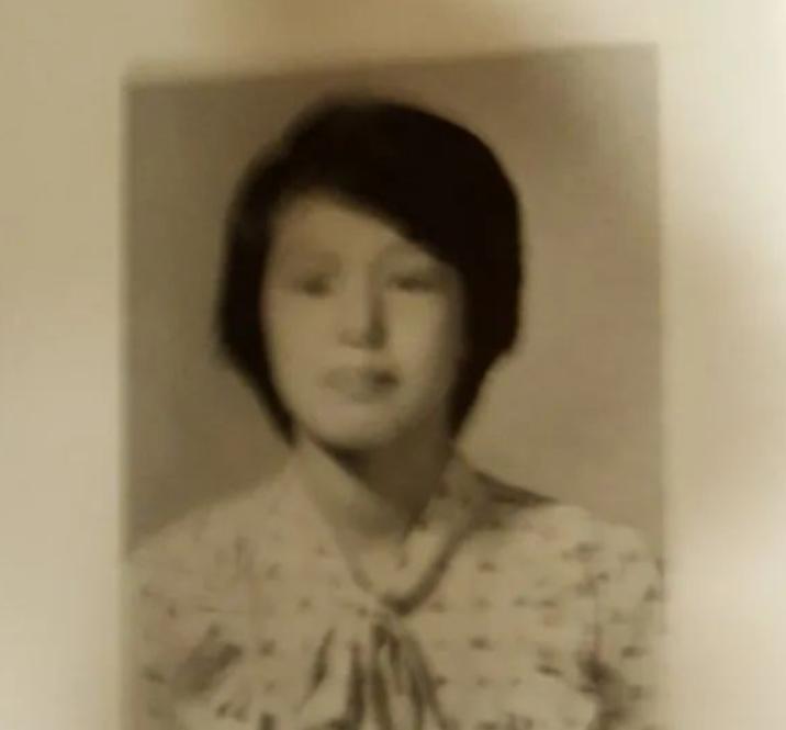 她是挺惨，但也不用这么同情吧？