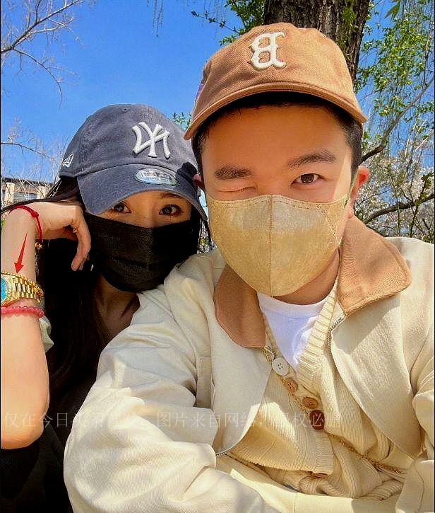 张大大杨幂视频,张大大晒与杨幂对镜自拍照