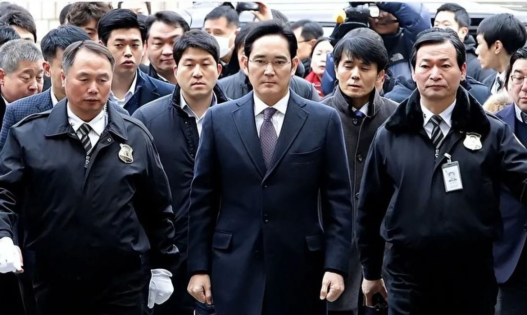 逃离豪门,她身价百亿和影帝恋爱