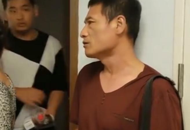 27岁新婚儿子割肝救父后续,河南18岁小伙割肝救父放弃从军