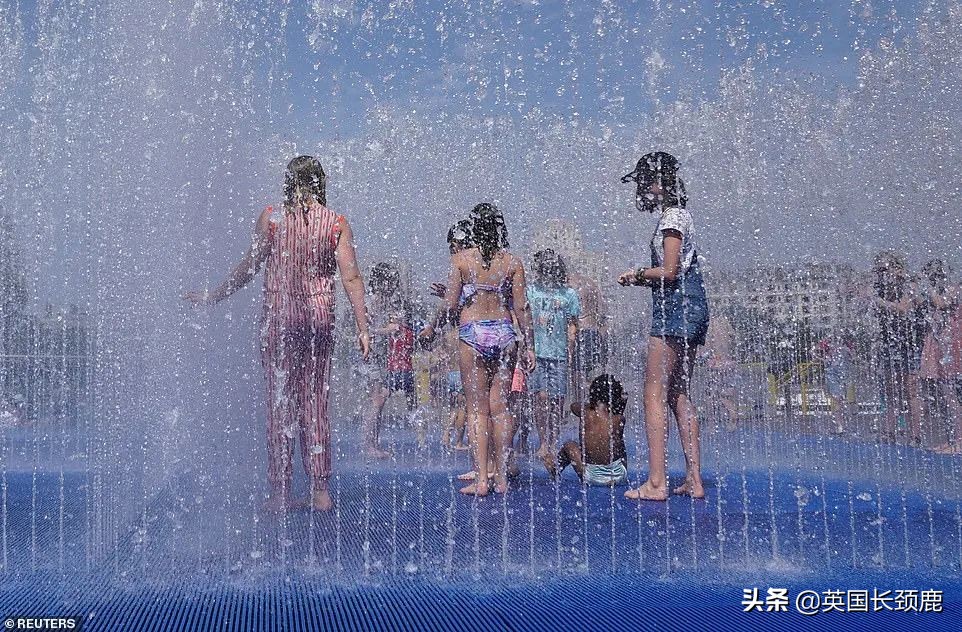 英国气象局发布极端红色高温预警,英国高温度来袭