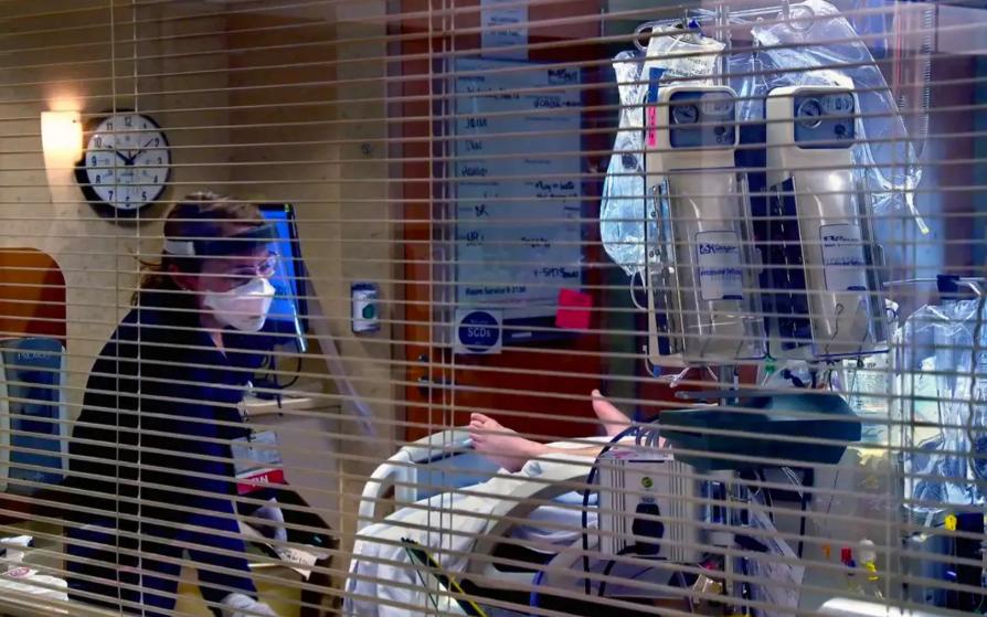 新冠确诊病例不减,白宫不敢逞强,延长中国防疫用品关税豁免期限