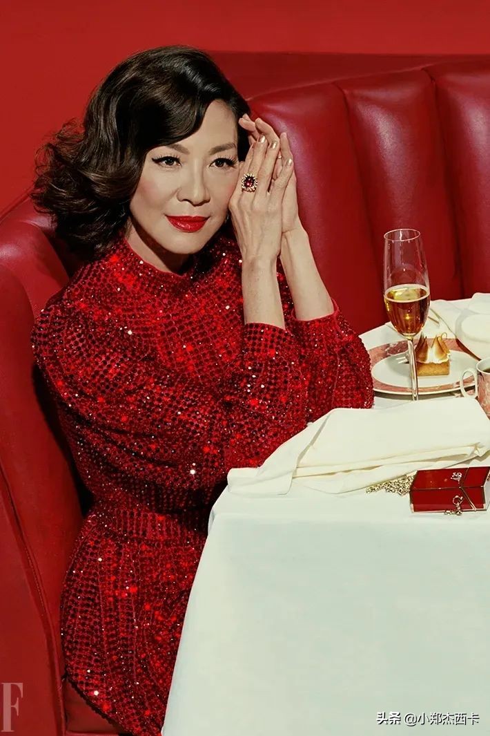 带1000万珠宝进组，谈18年恋爱不结婚，彪悍的人生不需要解释