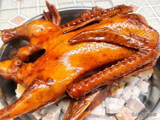 上海年夜饭必备白斩鸡,无鸡不成席白斩鸡