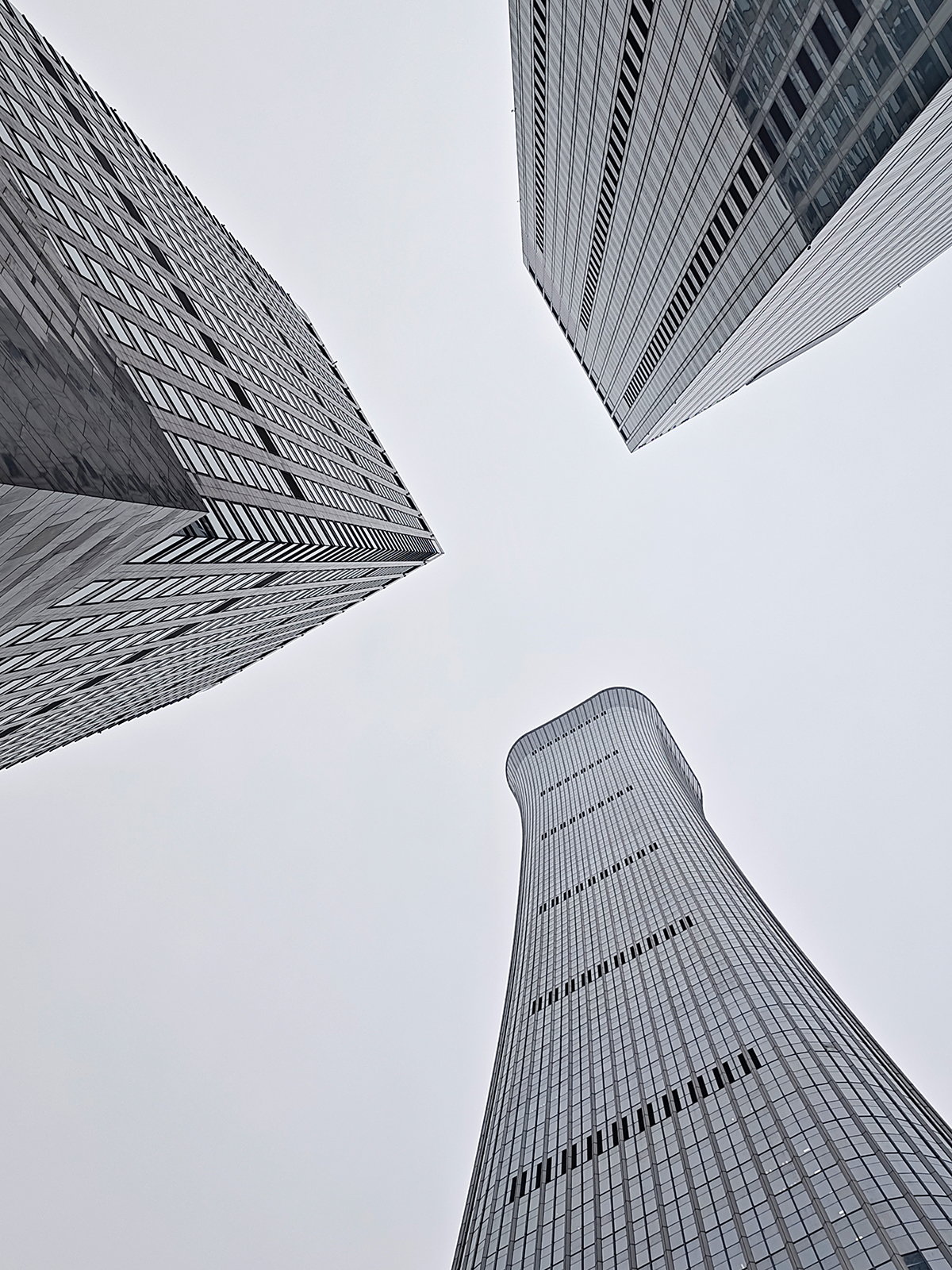 现在两千左右值得入手的iqoo手机,两千五以内最值得入手的iqoo手机