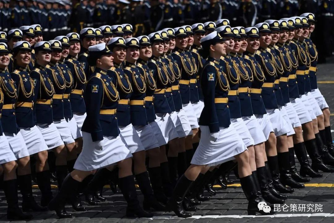 王忠新：“红场阅兵”飞扬红色主旋，资本主义俄国擦亮光荣历史