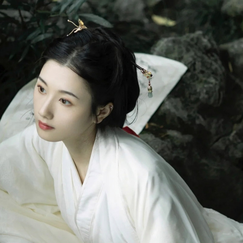 古风头像女唯美淡雅治愈笑容,古风动漫伤感女子头像