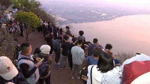 昆明西山日出日落攻略,昆明日出日落时间表