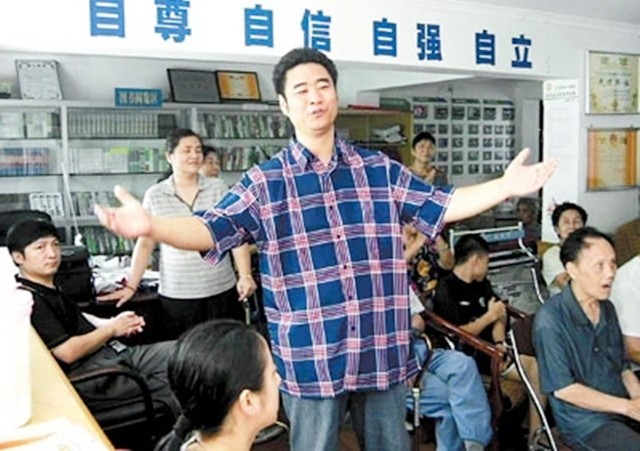 邢丹葬礼与老公丛飞合葬,深圳玫瑰丛飞邢丹怎么死的