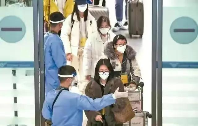 韩国吹嘘五一旅客近四十万韩网民嗨翻天,日媒光速打脸揭穿仅四千