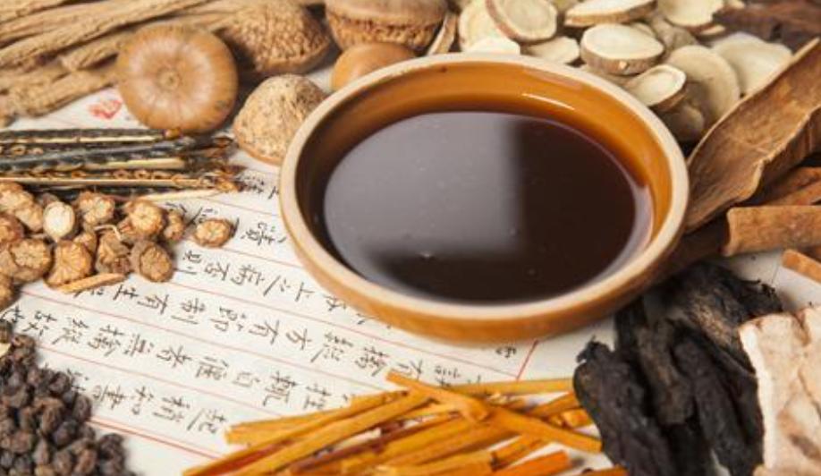 食谱止咳润肺的冰糖雪梨银耳汤,砂锅冰糖雪梨的正确做法润肺止咳