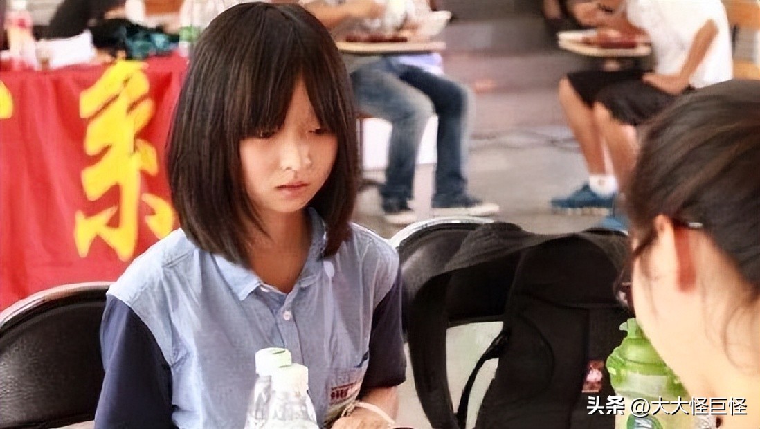 13岁女孩被班主任性侵后，因一本侦探小说，找到“自救”之路