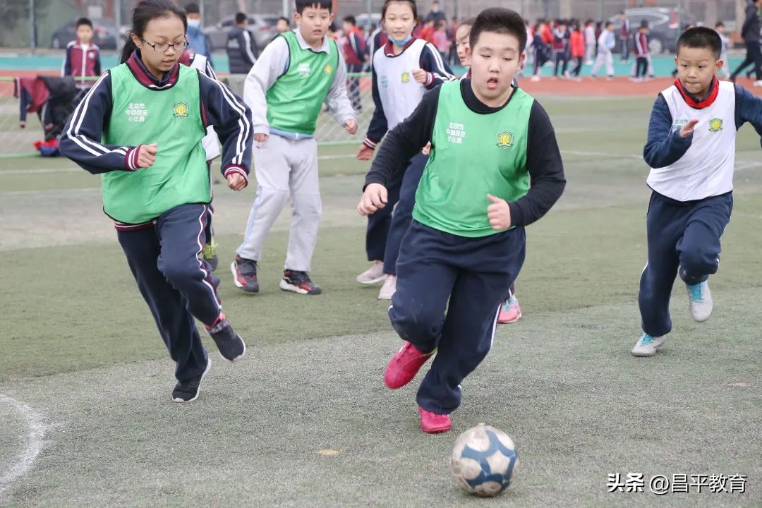 足球校园主题文化活动图片大全,让足球文化在校园足球中发扬光大
