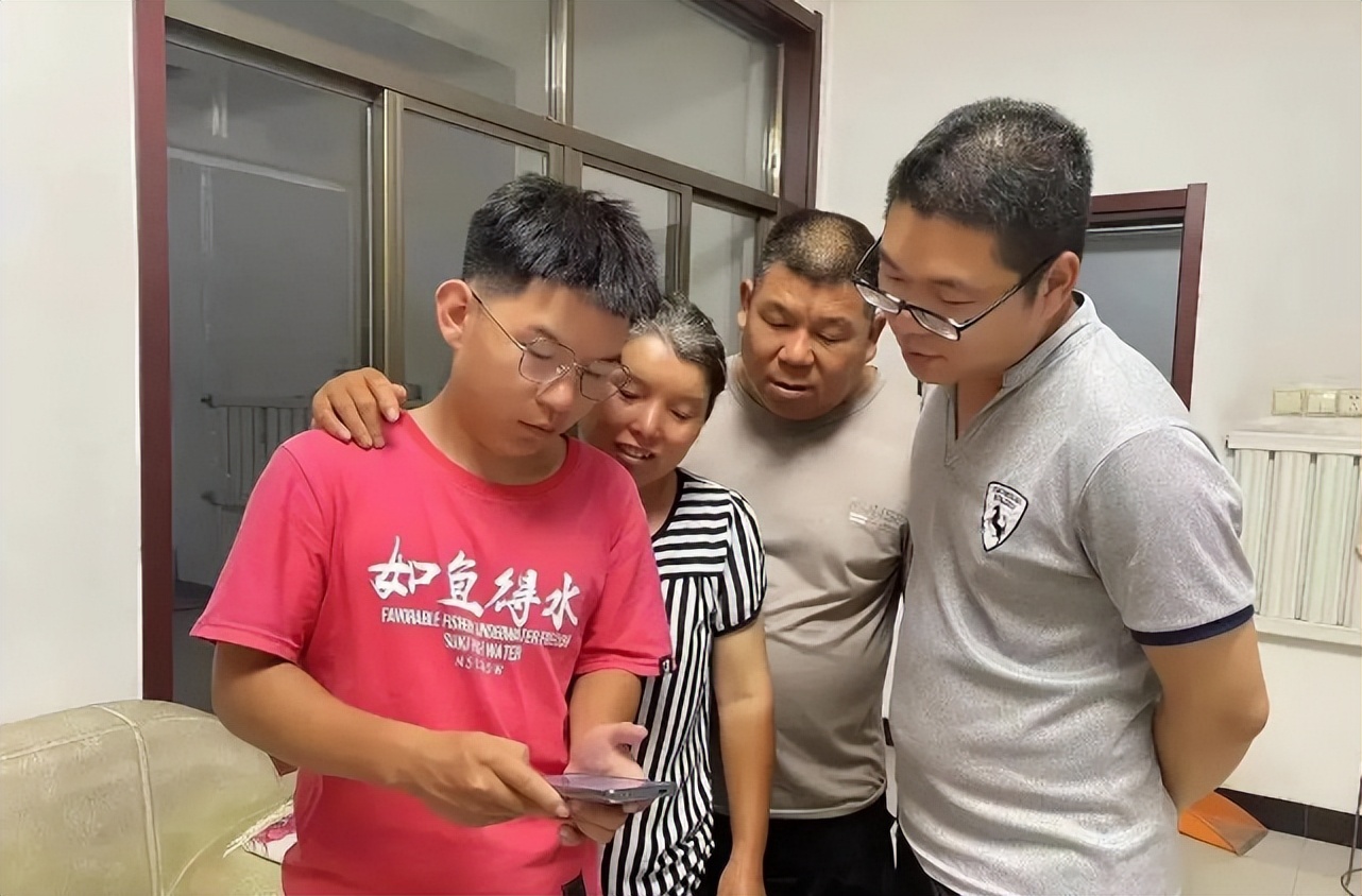 感动全网环卫母子任旭明,感动全网环卫工儿子求助网友的话