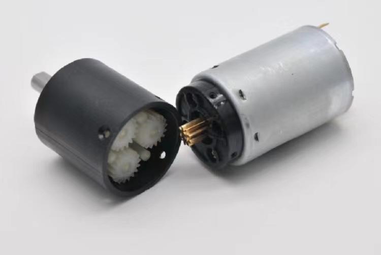 精密塑胶斜齿轮和螺旋齿轮的模具，为何选择采用火花机加工技术