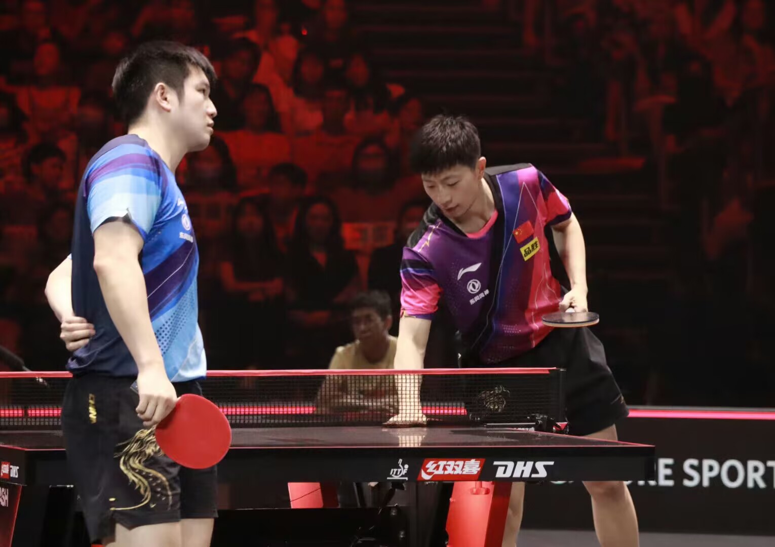 马龙大满贯屈居亚军流泪,领奖落寞悲伤!樊振东谈自己接班尚早!