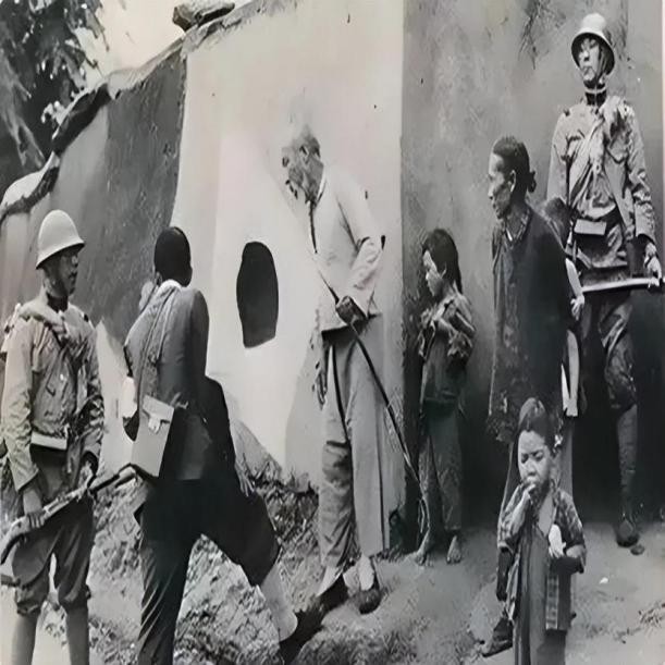 罕见晚清老照片被押赴菜市口,晚清妇女照片