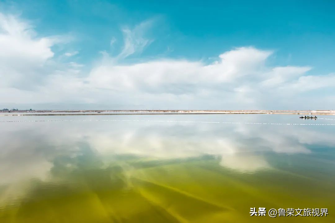 青海察尔汗盐湖,中国面积最大的盐湖,盐可供60亿人吃一千年!