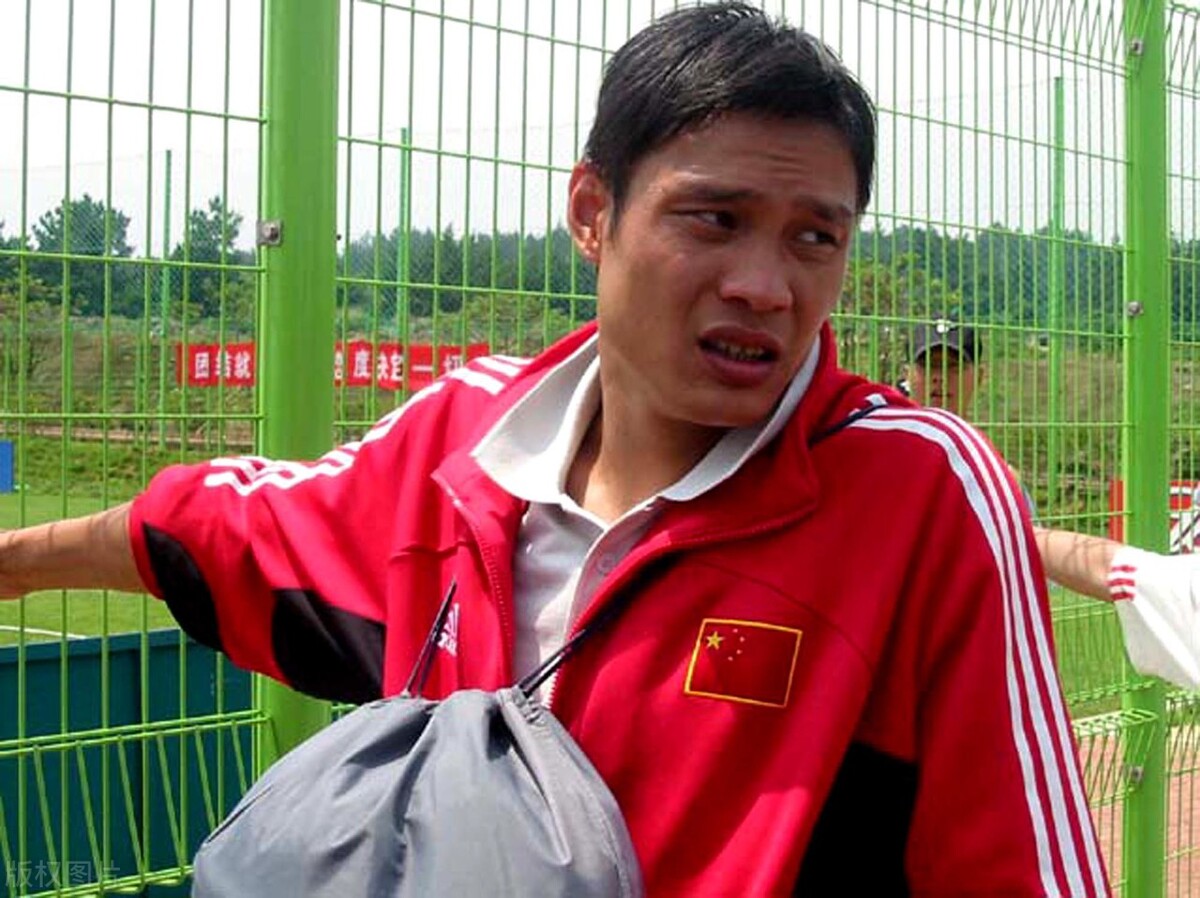 总想当大家儿子的男足不会有出息，还是争当男子汉吧