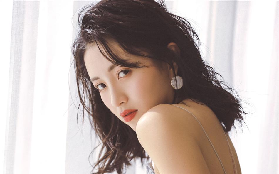 没常识、不识字、不会乘法口诀，这些顶流“文盲”凭什么会红？