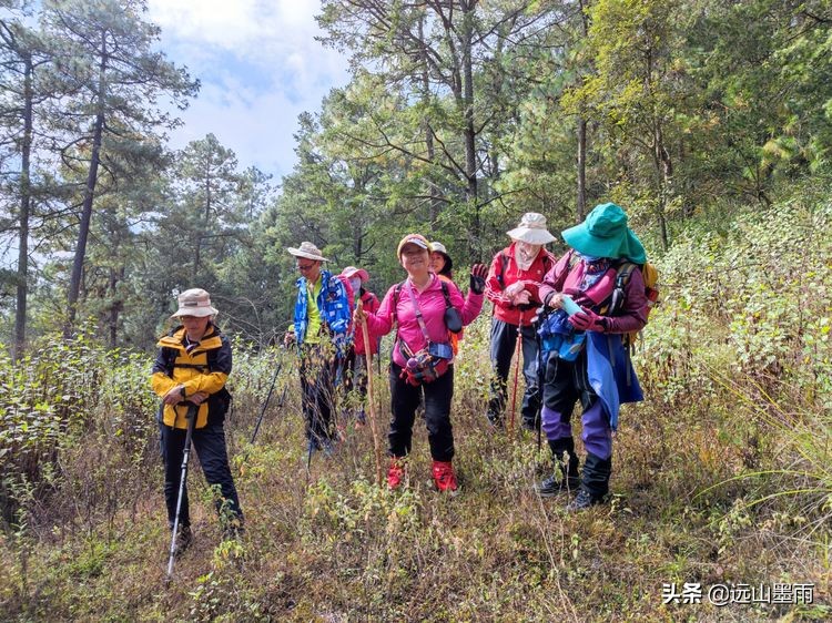 逛天坑、探叮呤当啷洞，去昆明安宁徒步，总有很多惊喜