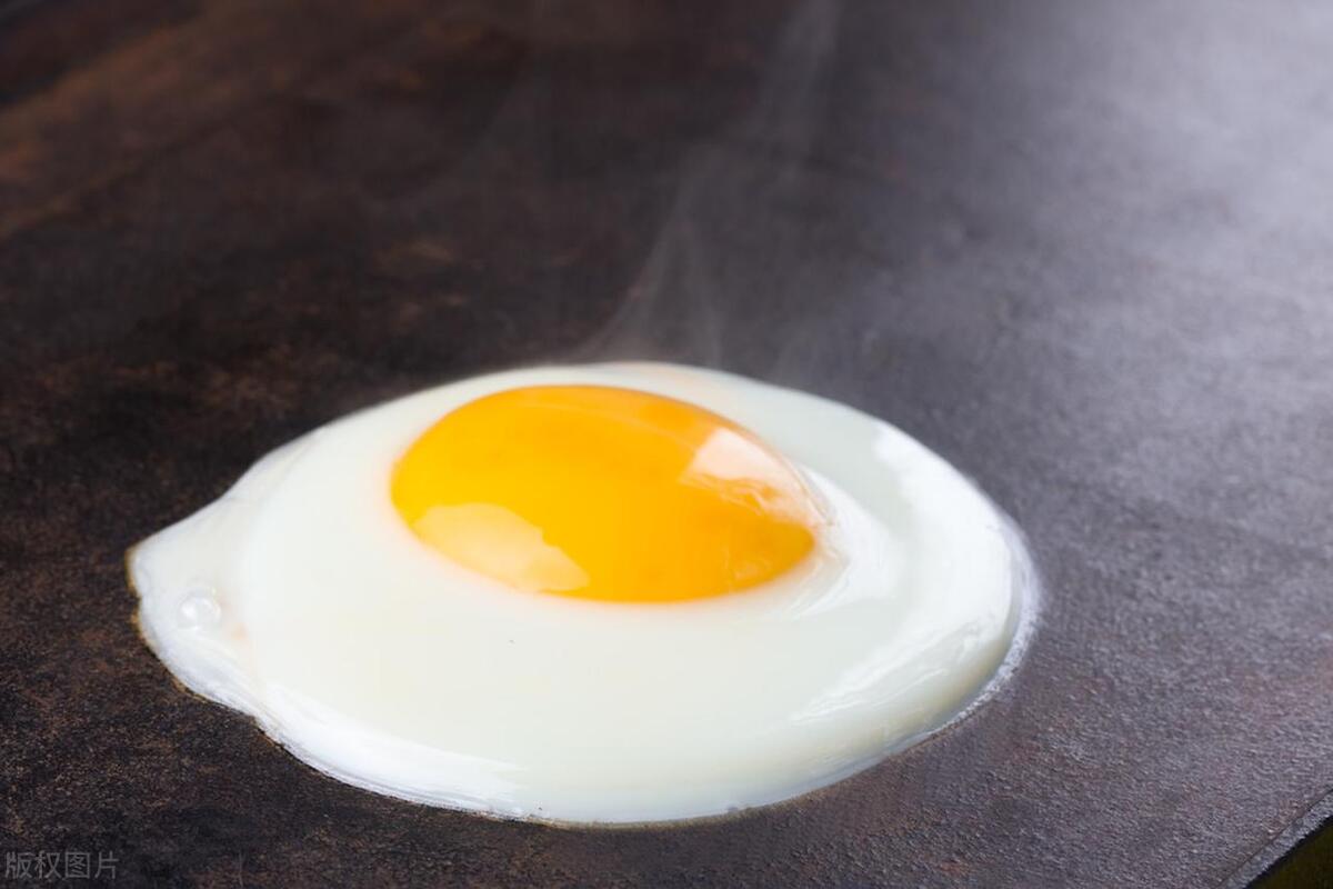 鸡蛋怎么煎好吃简单又营养,如何煎出嫩滑的鸡蛋