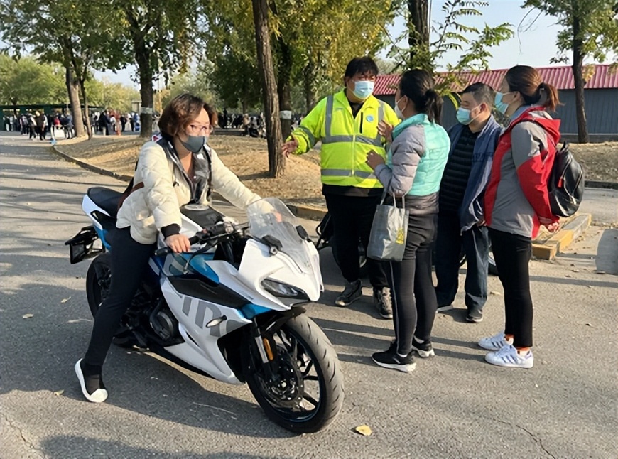 交通驾校摩托车训练,公交驾校摩托车考试