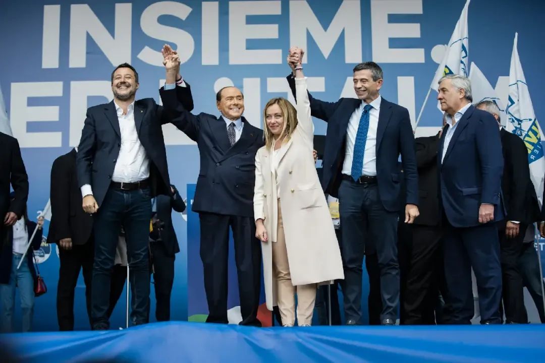 贝卢斯科尼对意大利的影响,贝卢斯科尼去世足球界