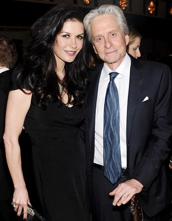 泽塔·琼斯：守了花心老公23年，女儿像父亲，儿子遗传她的高颜值