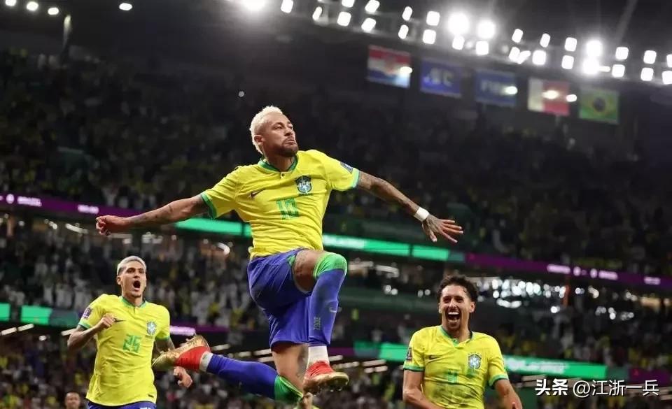 网友评论心疼的评论截图,内马尔受伤后的心软的瞬间