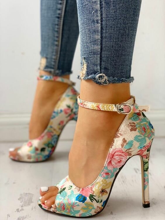 能瞬间迷住人视线的东西,瞬间吸引人的东西