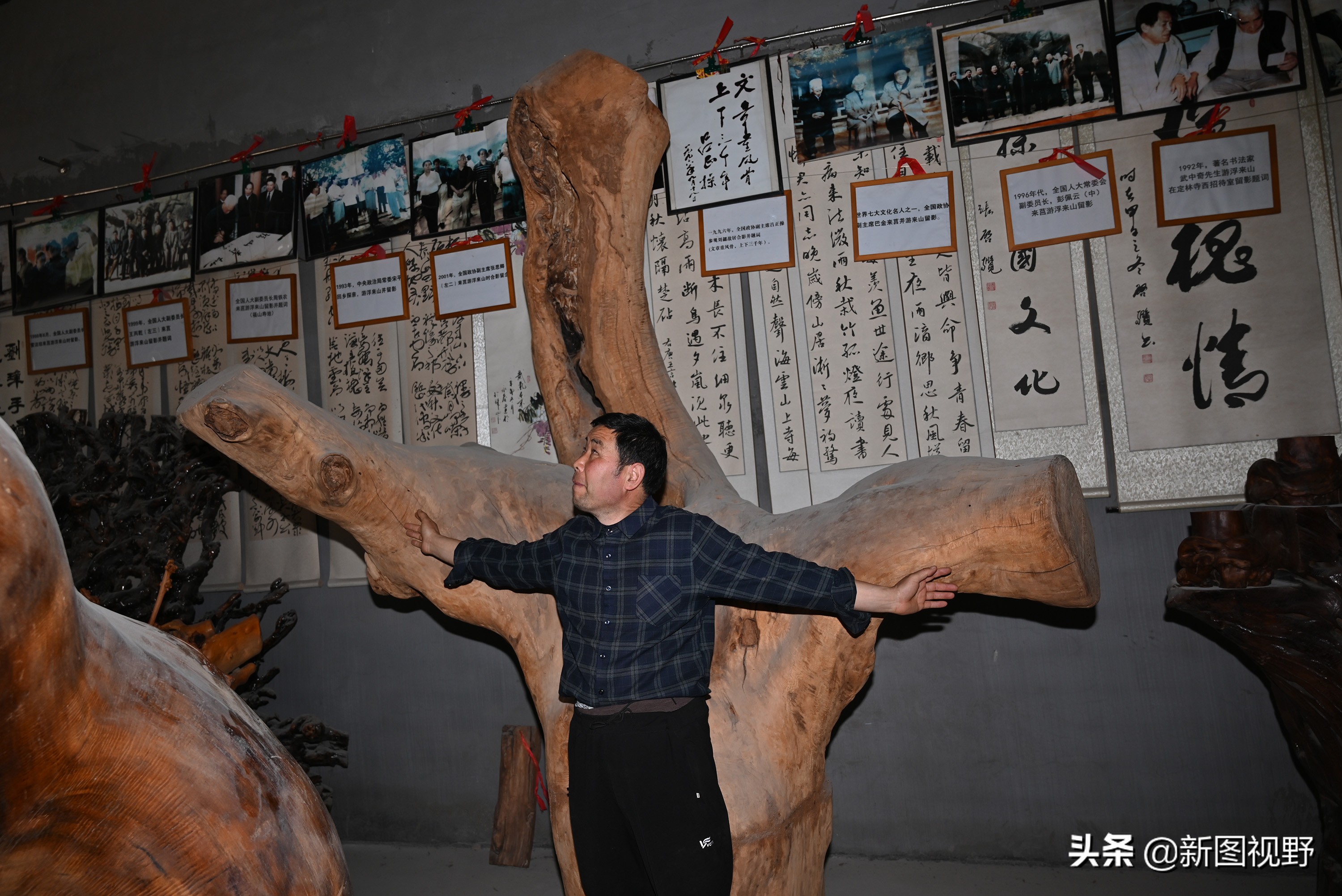 54岁农村大哥，把枯木当宝贝，13年来只收不卖，看他做啥生意