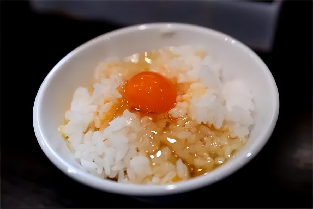 超市买的鸡蛋放冰箱里,超市买的鸡蛋放了一个月还能吃吗