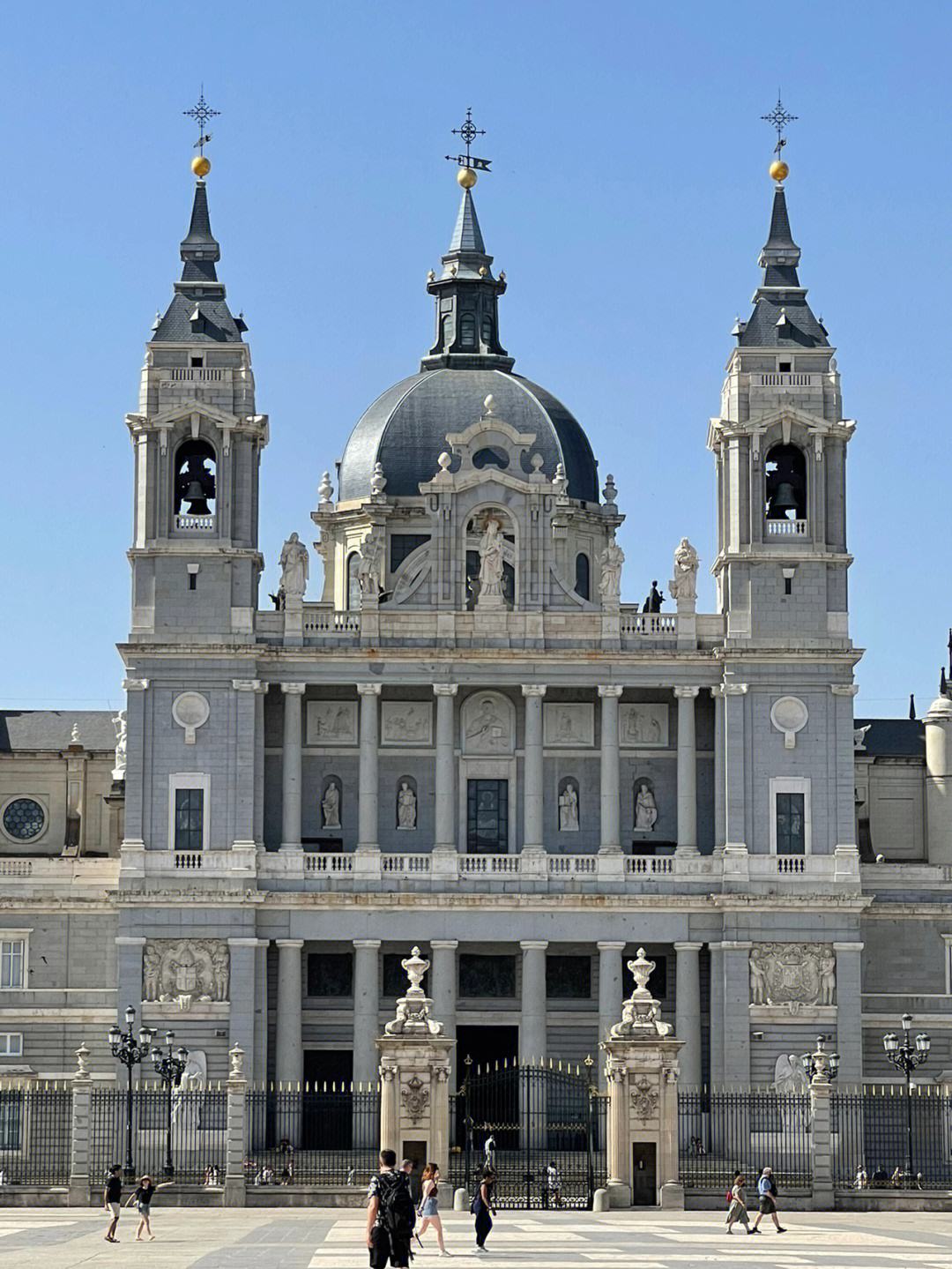 西班牙的建筑风格，反映出西班牙文化怎样的特点？