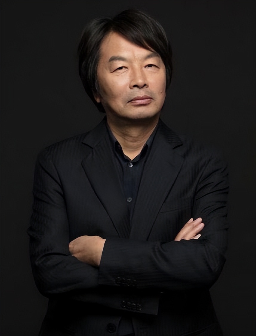 爱莲哭着说：哥，上了大学，别忘了，你是带着咱们俩上大学的