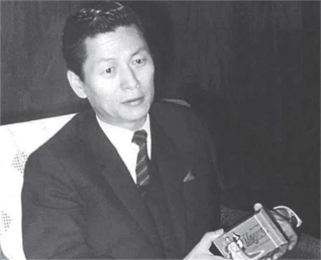 辛格浩：白手起家赚千亿，89岁还让26岁女星服务，95岁迎牢狱之灾