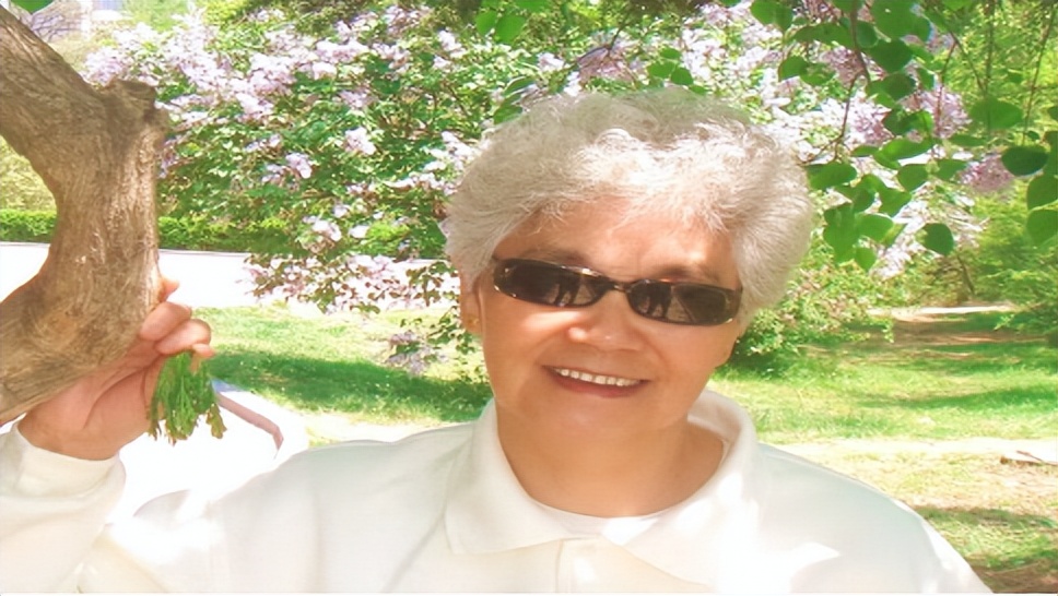 为啥白头发越长越多？你以为是老了，医生：或是缺乏这几种营养素