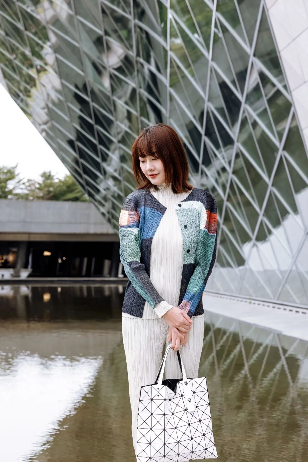 广州第①家「三宅一生」揭幕，这些超火单品拉满秋冬氛围感