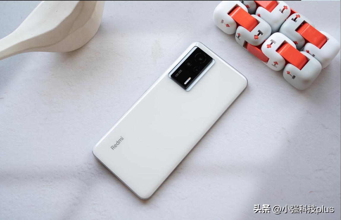 手机买新款好还是旗舰好,目前这4款手机配置全面值得买