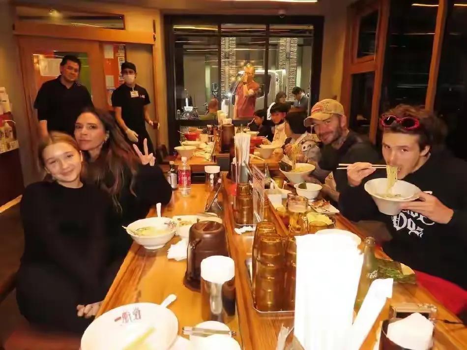 贝克汉姆小七去看维多利亚,贝克汉姆与维多利亚女儿小七