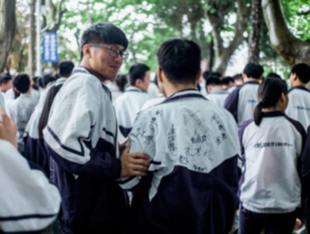 初中生兴起“新型攀比”，看似不起眼，背后却是家庭教育的缺失