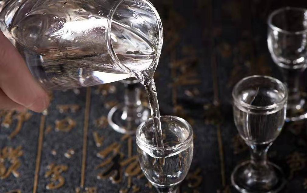 十种好喝不上头的酒便宜,国内十大入门级精酿酒