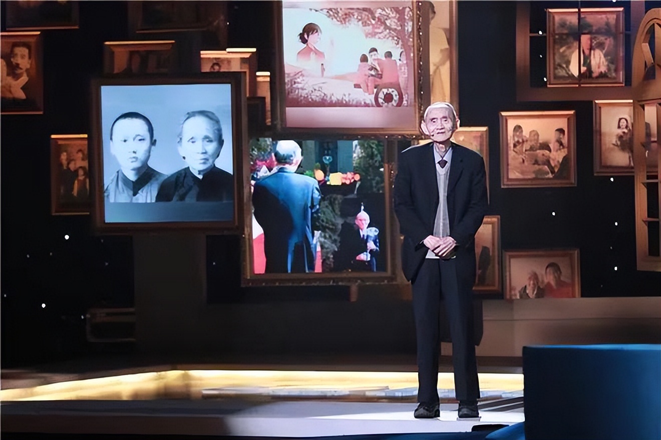 92年香港机场检测仪突然报警,安保拦住台湾律师,搜包后当即报警