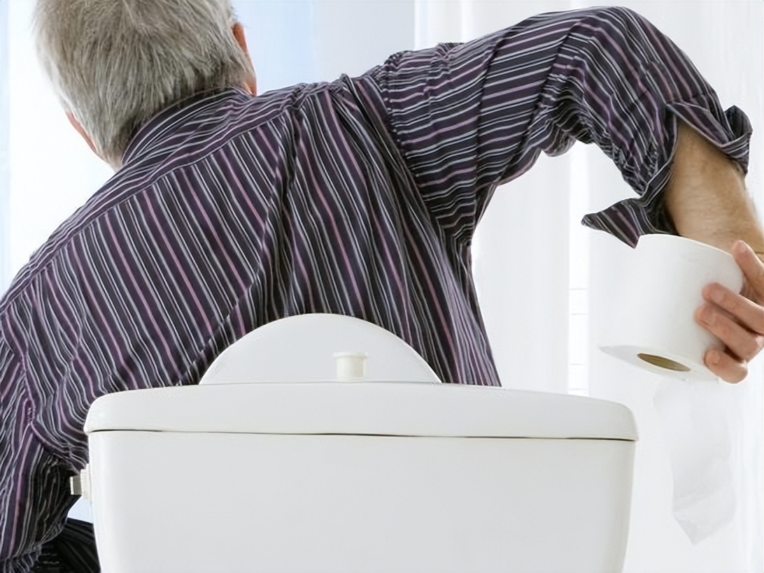 女性尿道感染为什么老是小肚胀痛,女性尿道感染一般是什么原因