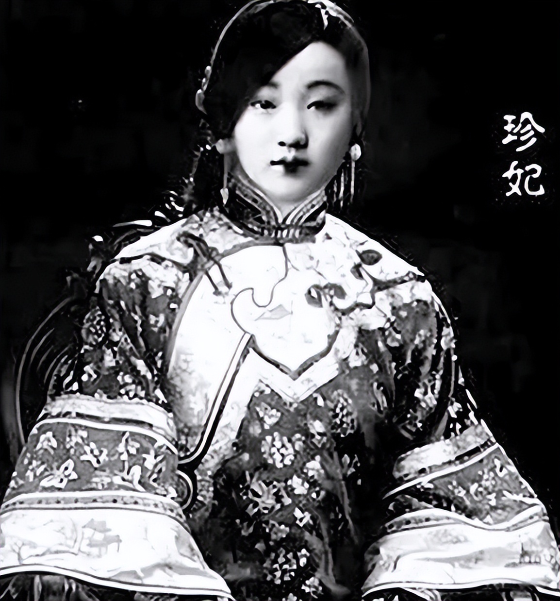 清朝的嫔妃真的像照片那么丑吗,为什么清朝老照片里的妃嫔都很丑