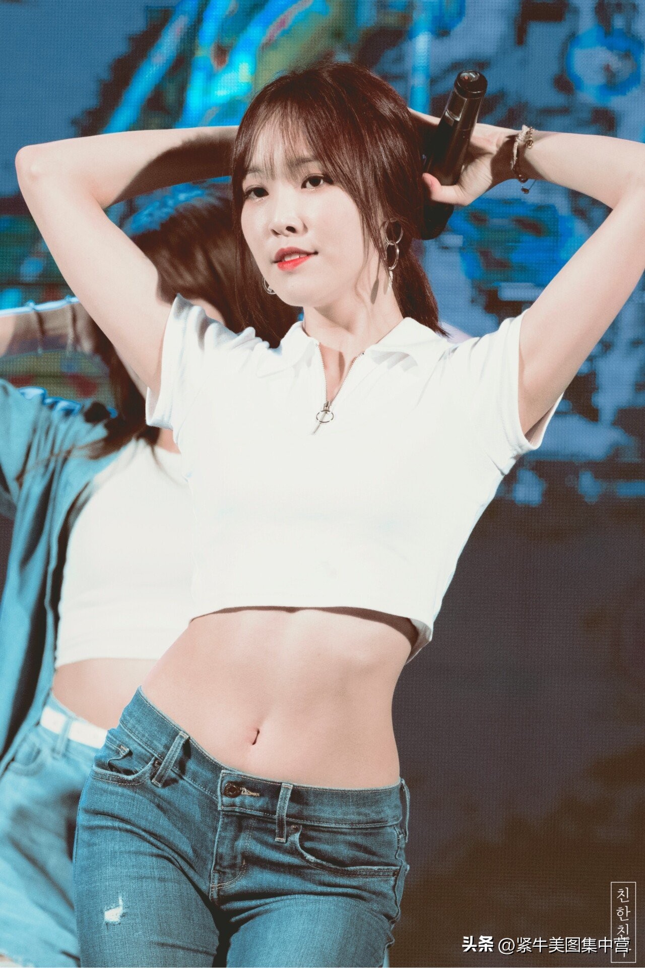 崔裕娜,Yuju紧身牛仔裤美图