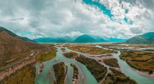 藏山旅游跟团,藏西和藏东哪个适合旅游