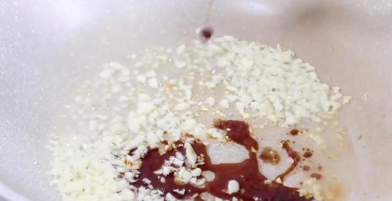 正宗蒜蓉大虾的做法简单,蒜蓉大虾配米饭